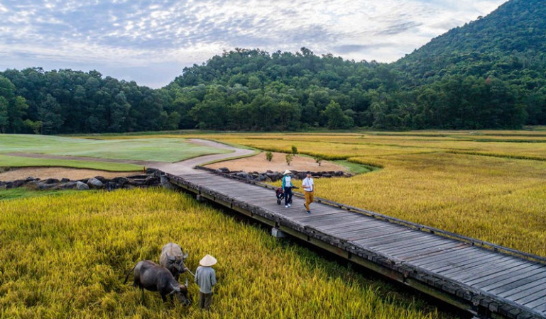 Vao san golf Laguna Lang Co