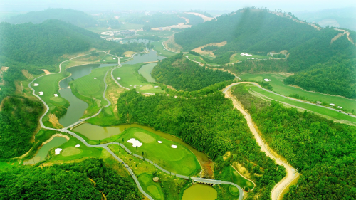 an golf hilltop valley