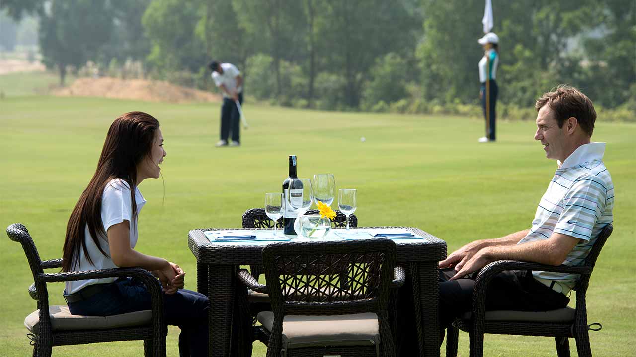Trải nghiệm chơi golf tại LAaguna LĂng Cô