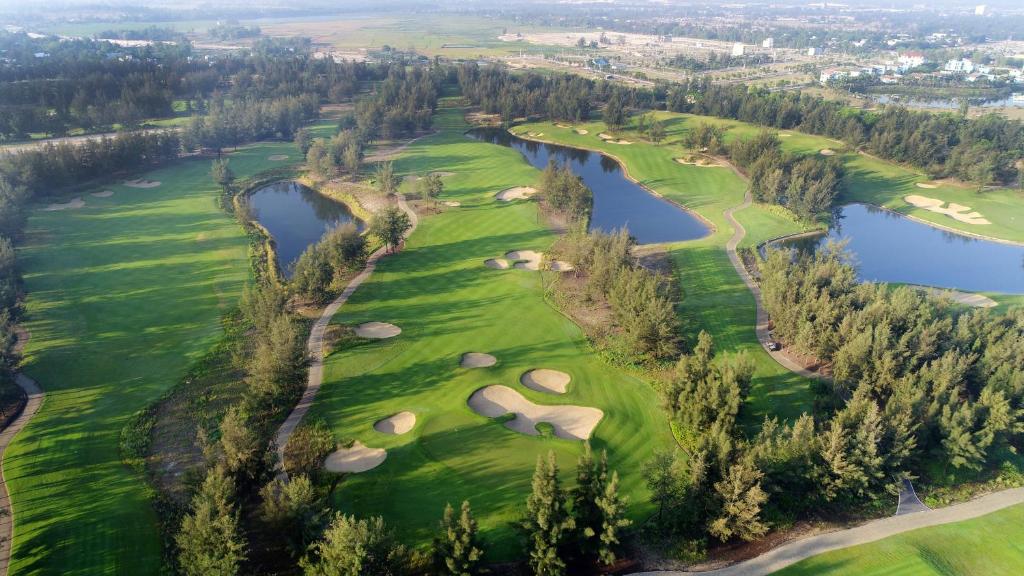 sân golf Montgomerie Links