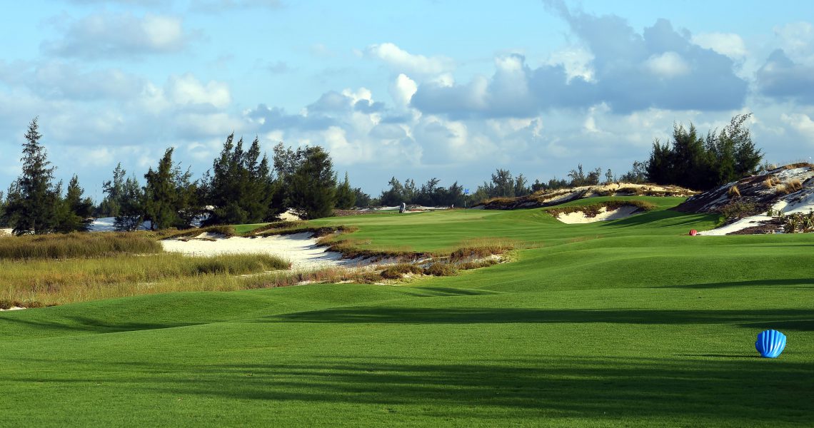 Sân FLC Golf Links Quảng Bình 2 flc quang binh golf link